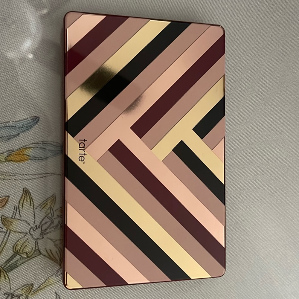 Tarte 18 eye shadow palette. New